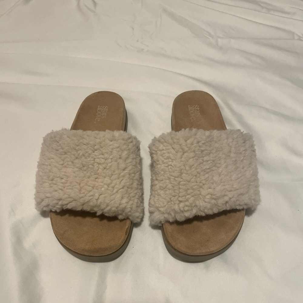 Stars above slippers 💗